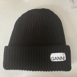 GANNI black ribbed beanie hat